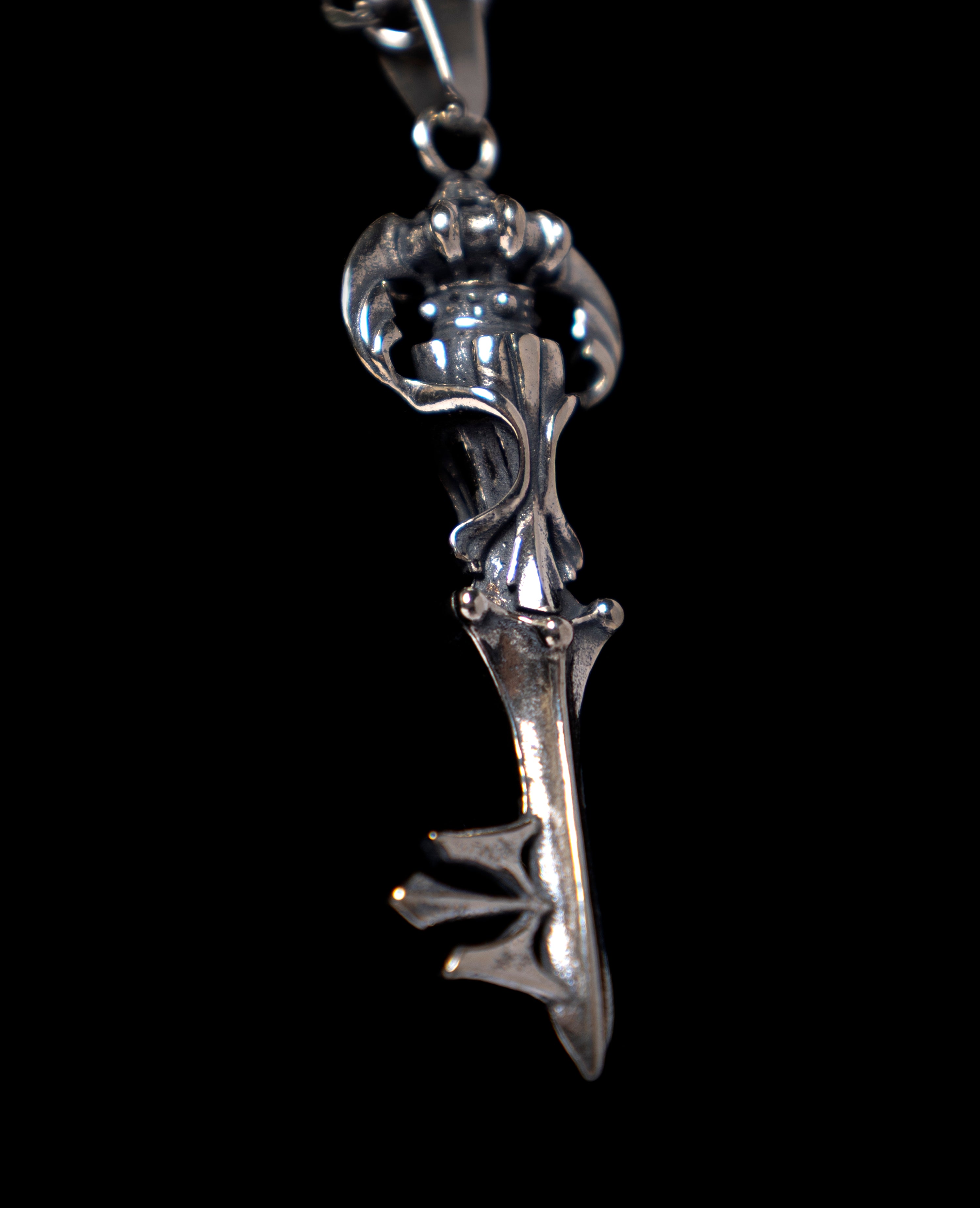 ROYAL KEY NECKLACE
