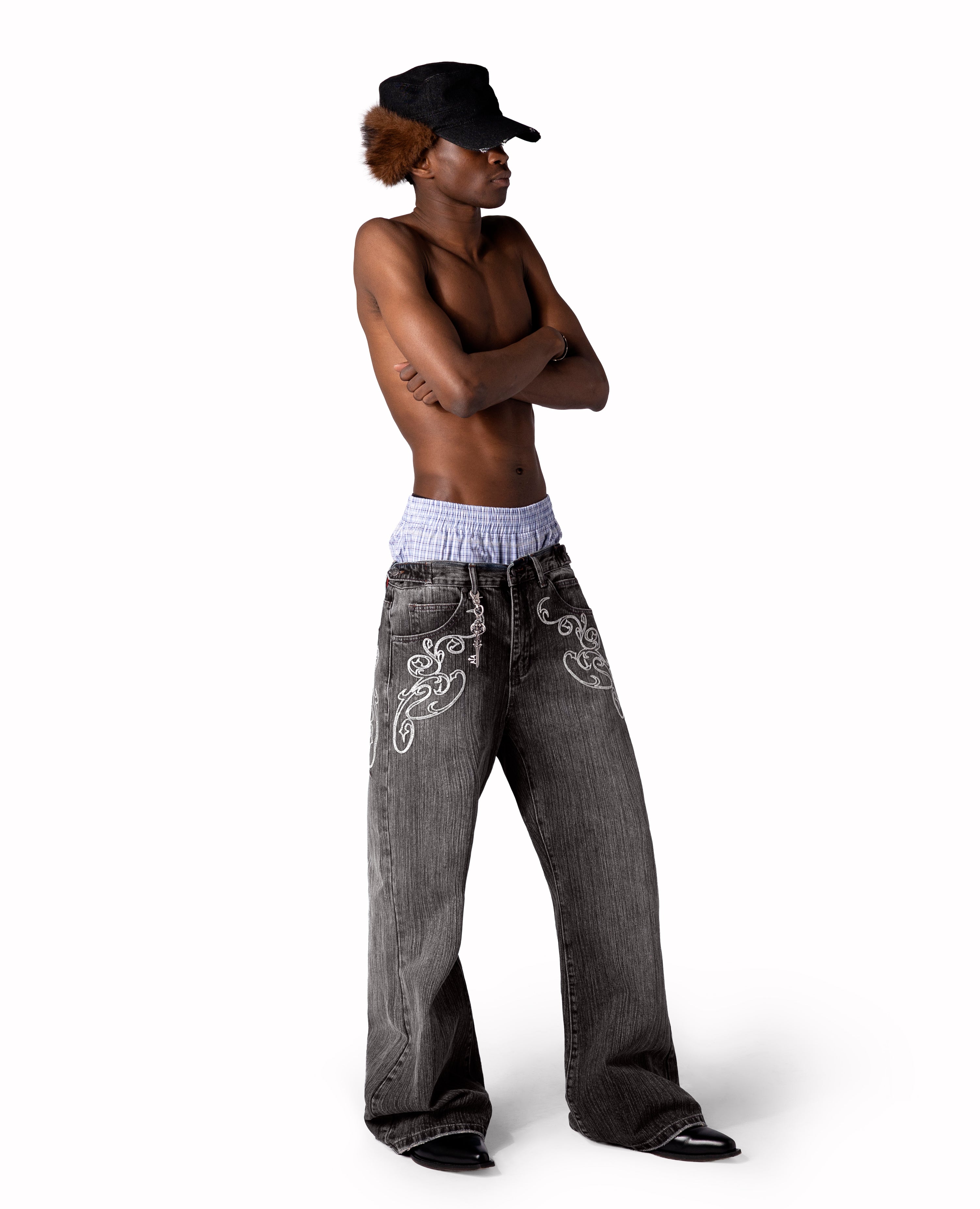 BLACK OPENING BOOTCUT DENIM