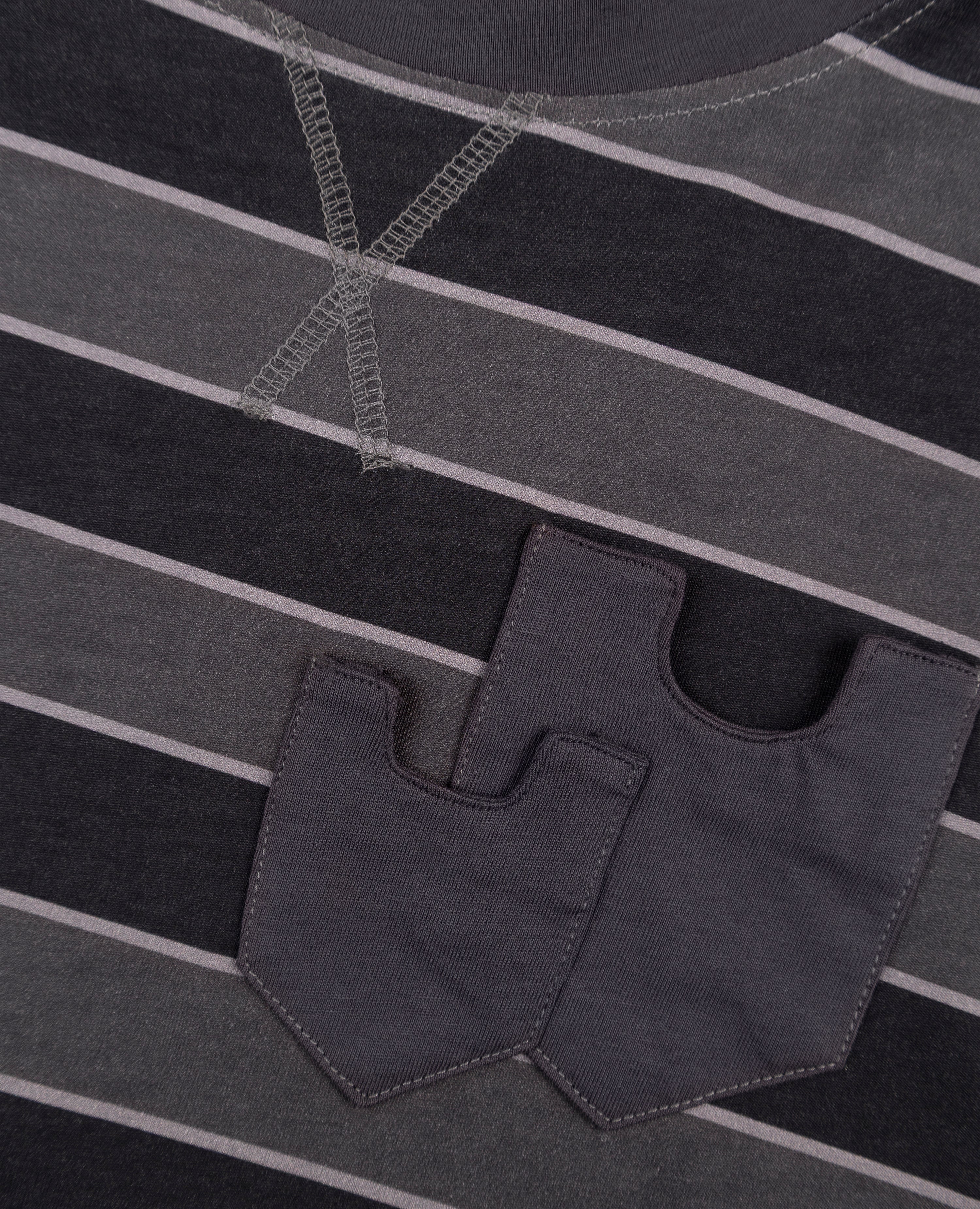 BLACK PRISONER LONGSLEEVE