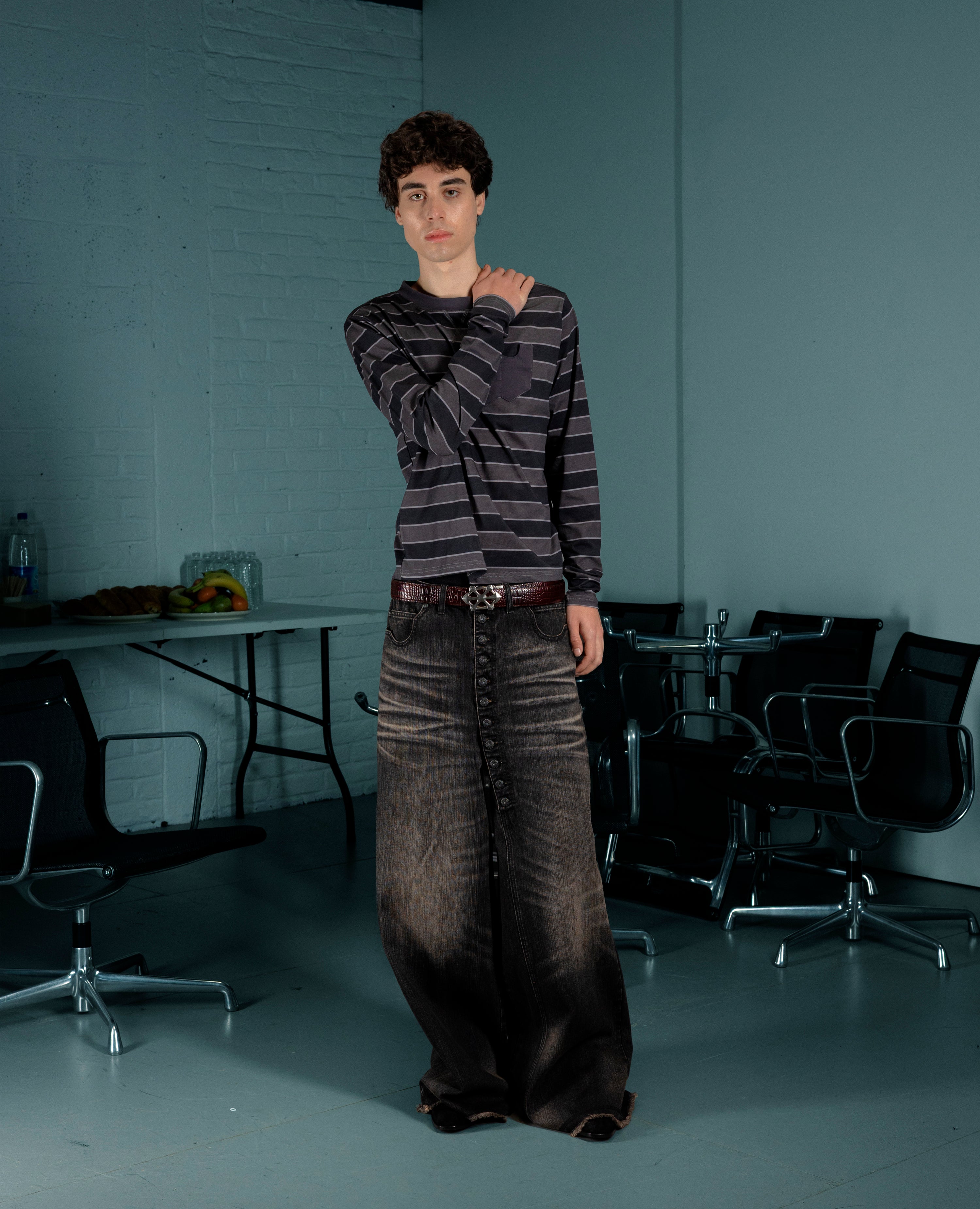 BLACK PRISONER LONGSLEEVE