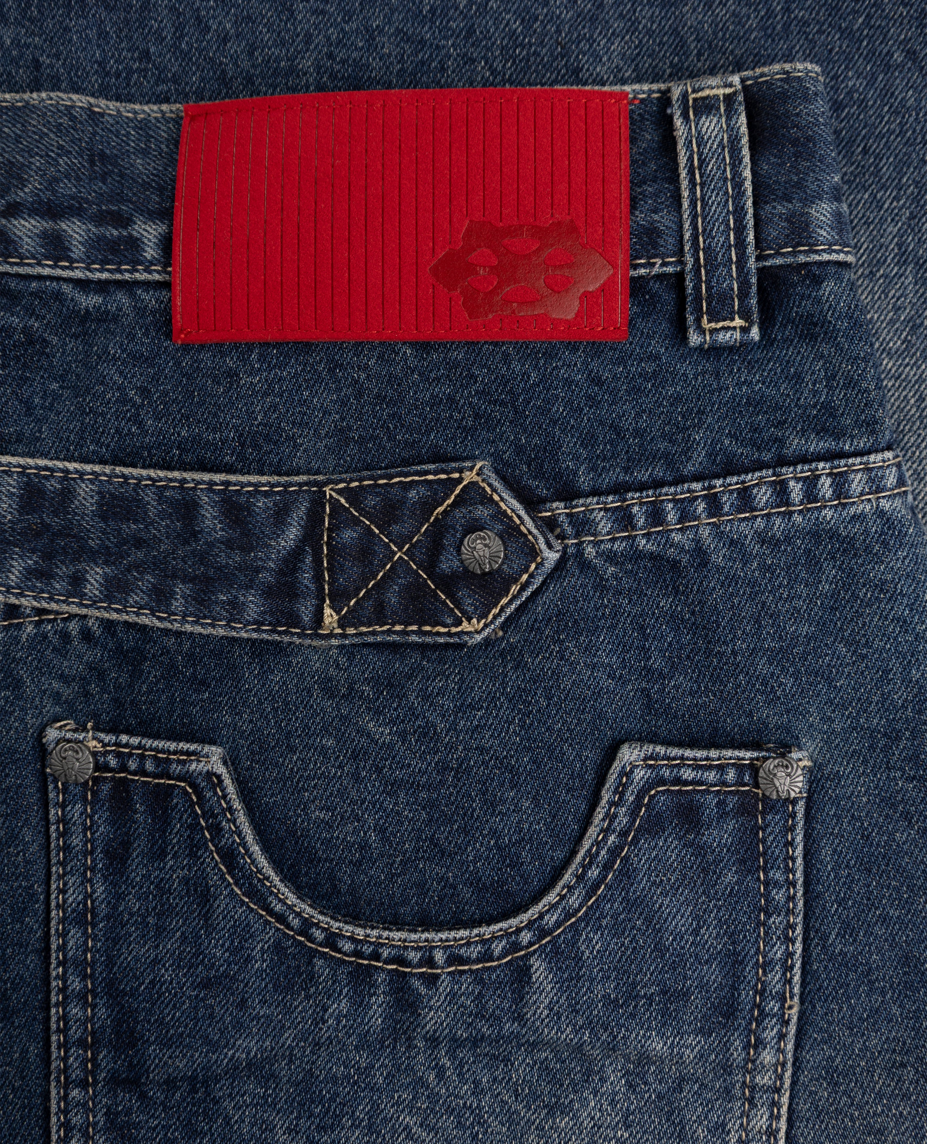 BLUE KNUCKLE LOOSE-FIT DENIM