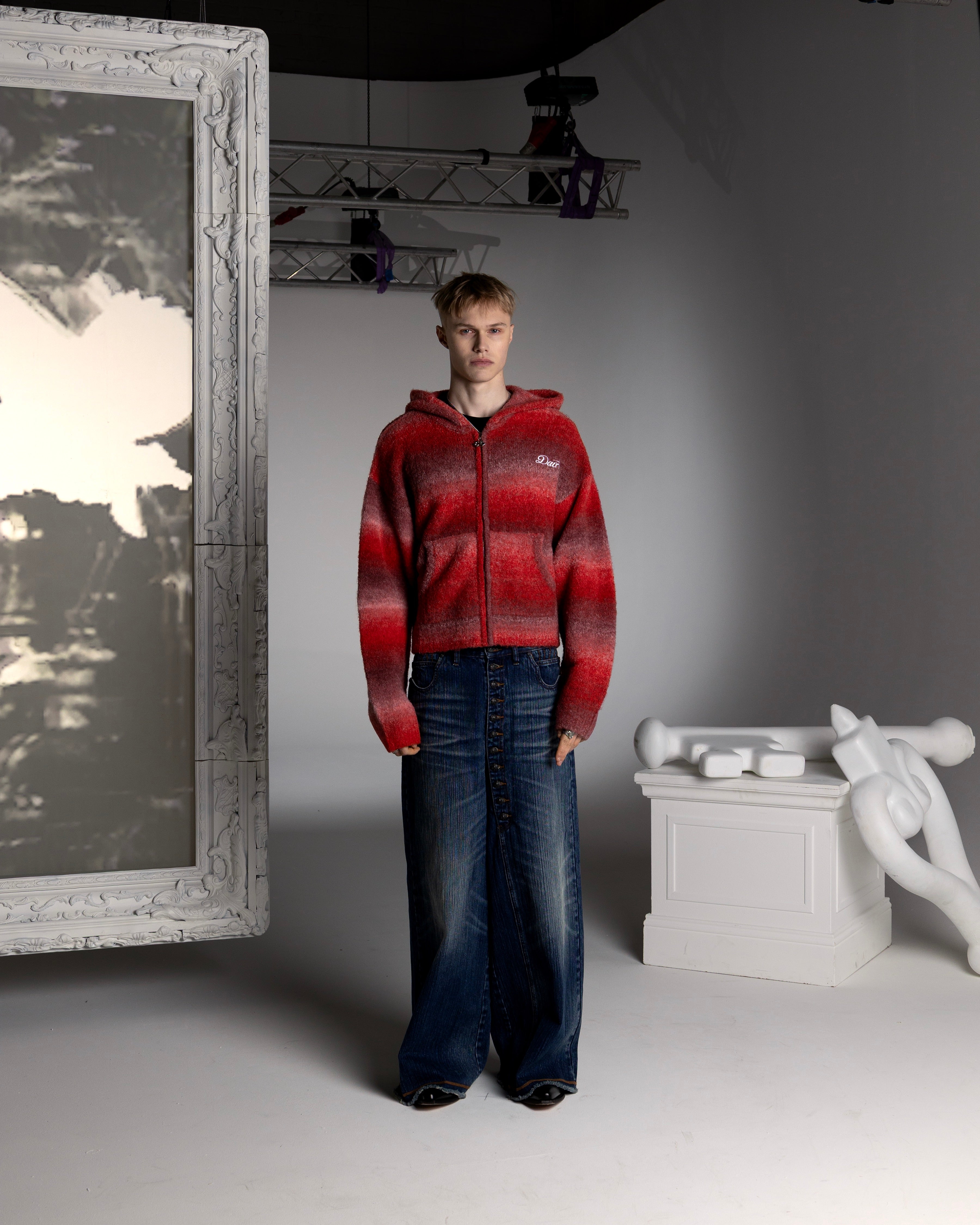 SOLAR RED GRADIENT ZIP