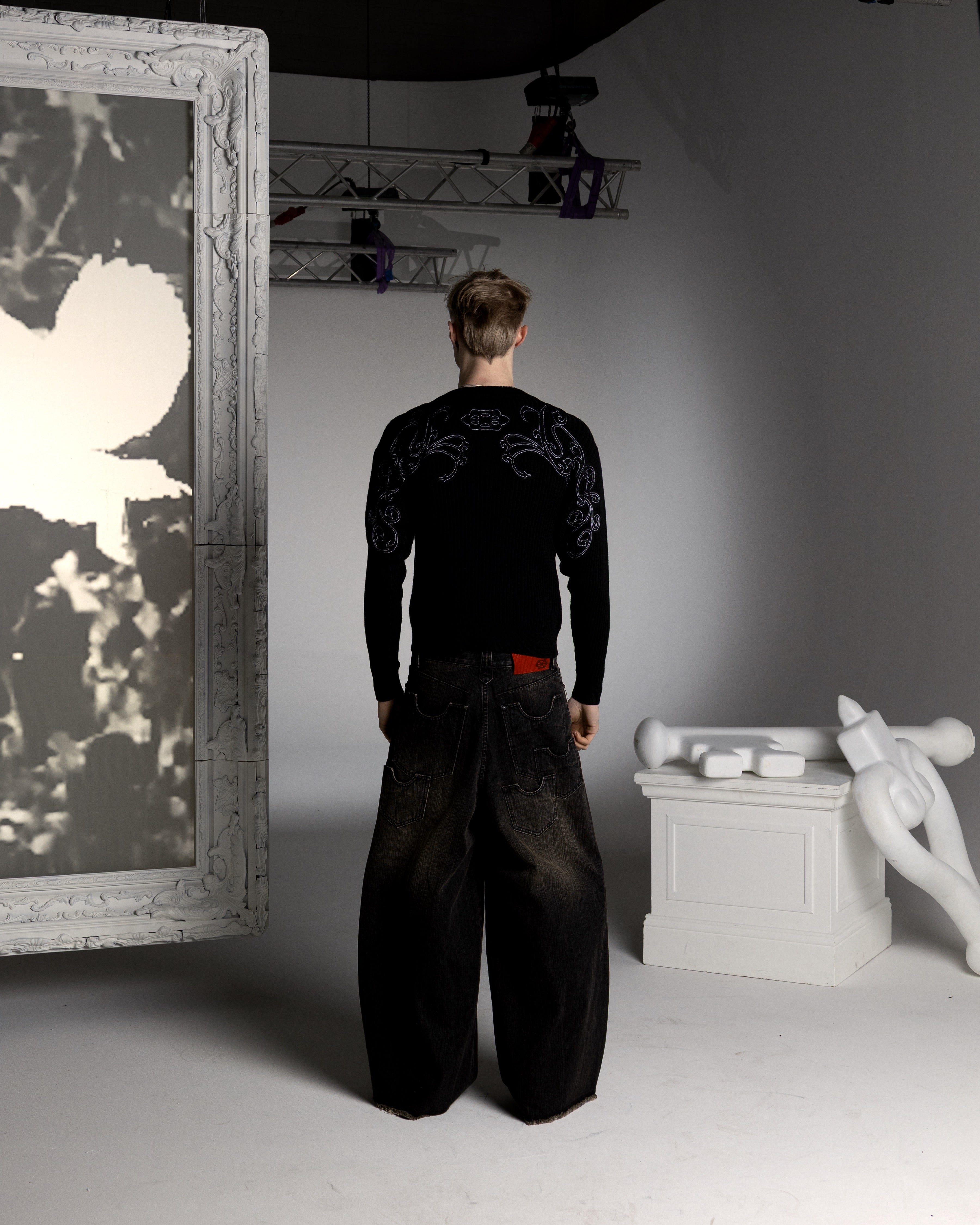 DARK OPENING KNIT